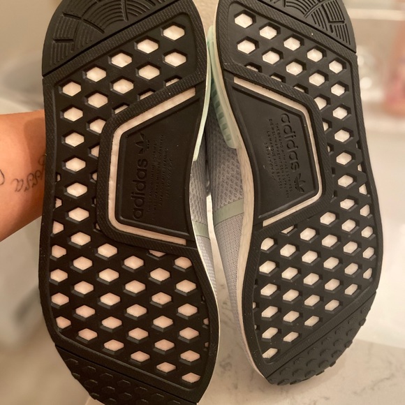 NWOT ADIDAS NMD_R1 BOOST SHOES SZ 6.5 - Picture 4 of 7